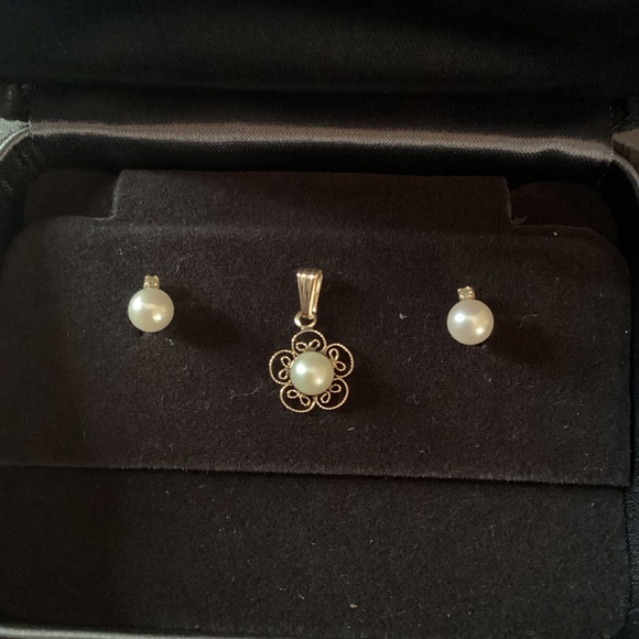 Vintage 14k Gold Drop Pearl Pendant & Pierced pearl/Diamond Earrings set. - Picture 3 of 8